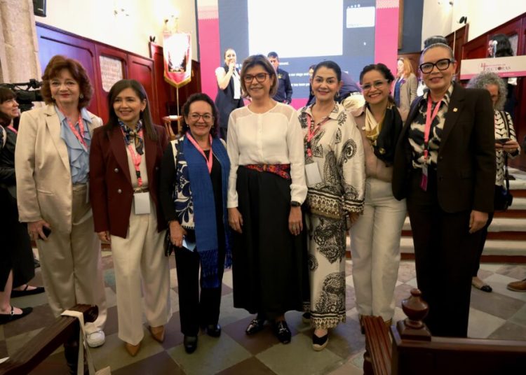 Yarabí Ávila asiste al 4.° Encuentro de Rectoras; muestran unidad y cierran filas