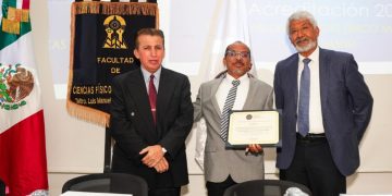 Licenciatura en Ciencias Físico Matemáticas obtiene reacreditación; garantiza la formación de profesionales calificados