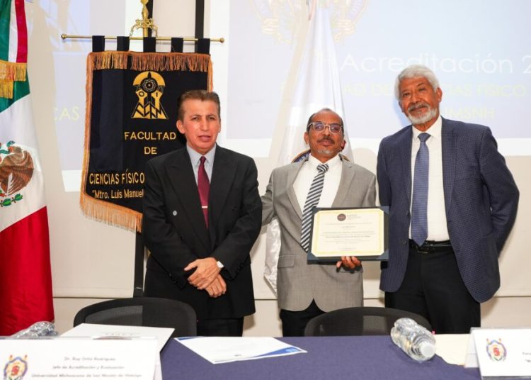 Licenciatura en Ciencias Físico Matemáticas obtiene reacreditación; garantiza la formación de profesionales calificados