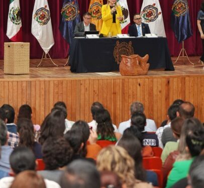 Yarabí Ávila se reúne con más de mil docentes nicolaitas.