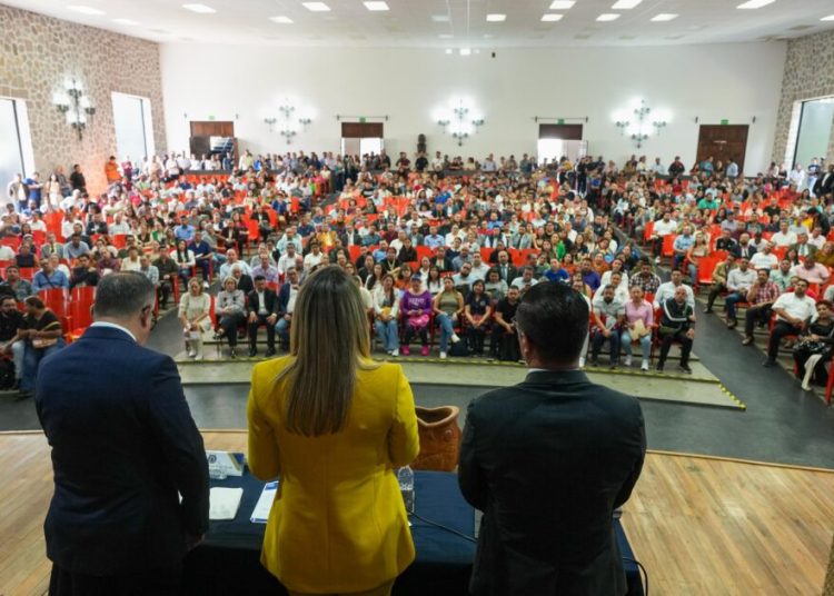 Vamos a respaldar su futuro laboral en la UMSNH, señala Yarabí Ávila ante docentes; las y los profesores reconocen que se dignifique su labor