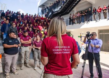 A reforzar estrategias para su crecimiento profesional, se compromete Yarabí Ávila con estudiantes de Seguridad Pública