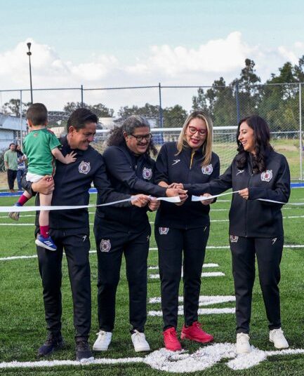 Yarabí Ávila inaugura cancha de fútbol 7 en beneficio de la comunidad nicolaita