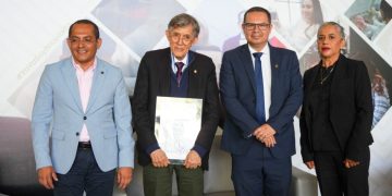 Nicolaitas reciben la visita del destacado científico, Antonio Lazcano Araujo; UMSNH reconoce su trayectoria y contribución 