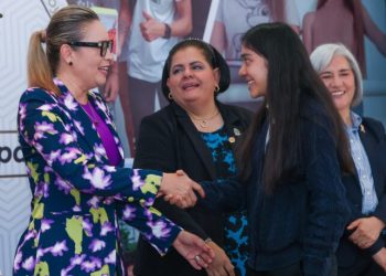 A sumar a más jóvenes en la construcción de una ciudadanía en paz, convoca Yarabí Ávila a estudiantes uruapenses