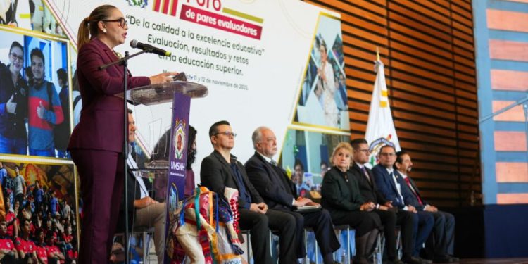 UMSNH vive una consolidación histórica en su calidad educativa; Yarabí Ávila inaugura III Foro de Pares Evaluadores 