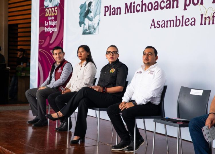 En reunión multitudinaria anuncian la Beca Gertrudis Bocanegra; Yarabí Ávila declara lista a la UMSNH para colaborar con la Federación
