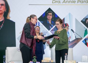 La doctora Annie Pardo incentiva a las y los estudiantes nicolaitas a convertirse en los futuros investigadores