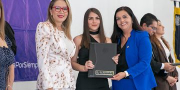 UMSNH entrega ciudadanos de bien, que ayudarán a construir un mejor país, afirma Yarabí Ávila