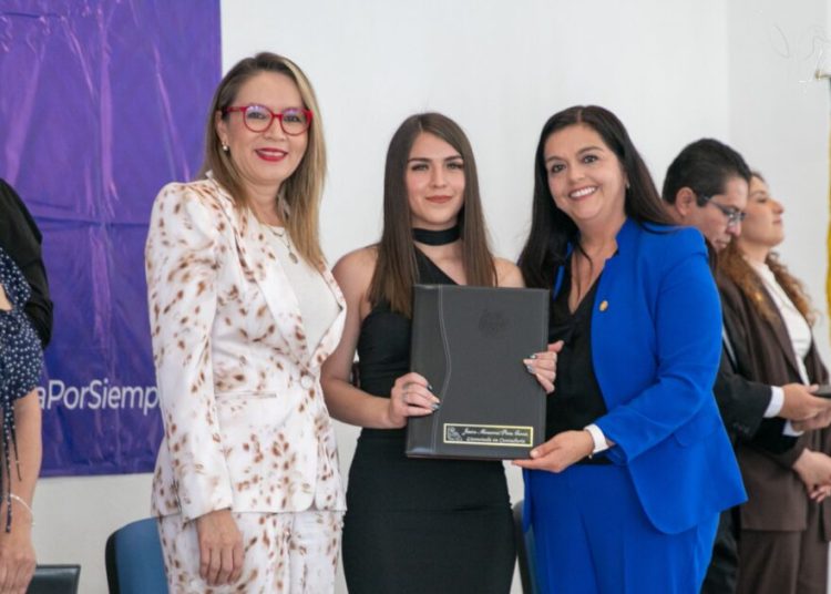 UMSNH entrega ciudadanos de bien, que ayudarán a construir un mejor país, afirma Yarabí Ávila