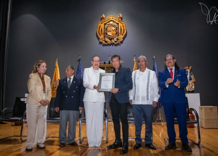 Por primera vez en la historia de la UMSNH, se reconoce la trayectoria y entrega de quienes han dedicado su vida a la radio y la televisión en Michoacán