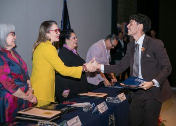 Autonomía universitaria ha permitido generar beneficios para la comunidad nicolaita: Yarabí Ávila