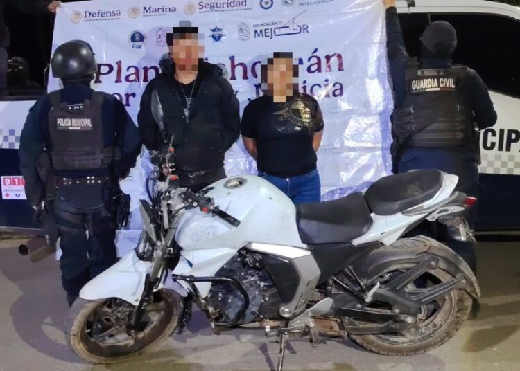 Refuerza SSP operatividad en Carapan; detenidas 2 personas, una de ellas presuntamente vinculada a un grupo criminal