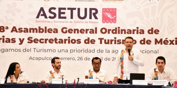 Nombran a Roberto Monroy como presidente nacional de la Asetur