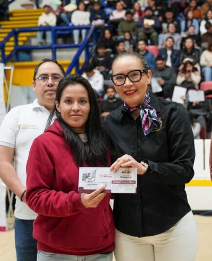 YARABÍ ÁVILA RECONOCE APOYO DE LA PRESIDENTA CLAUDIA SHEINBAUM A JÓVENES NICOLAITAS CON BECA GERTRUDIS BOCANEGRA