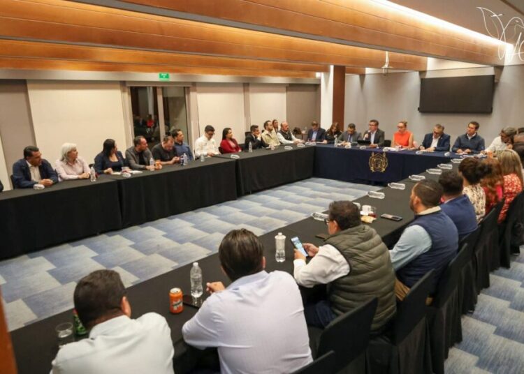 DIRECTORAS Y DIRECTORES CIERRAN FILAS CON LA UMSNH