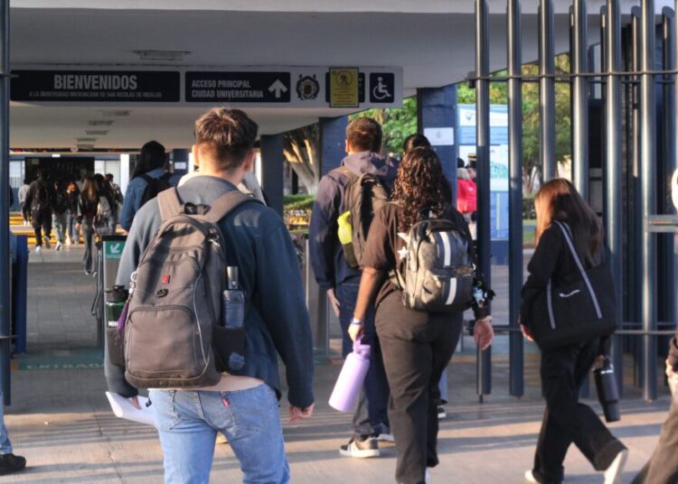 DOCENTES Y ESTUDIANTES DE LA UMSNH REGRESAN A CLASES PRESENCIALES