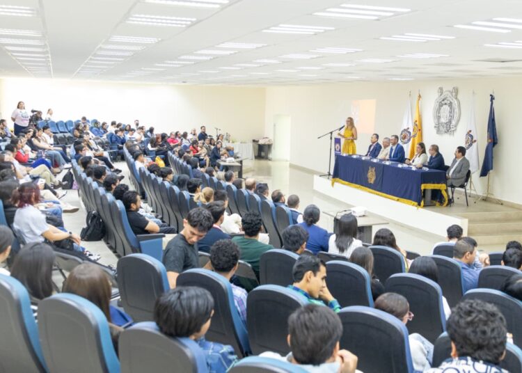 Incentivan como nunca la investigación en el estudiantado de la UMSNH; Rectora Yarabí Ávila asiste a presentación de proyectos