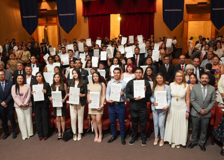 UMSNH brilla por la excelencia académica de nicolaitas reconocidos por CENEVAL