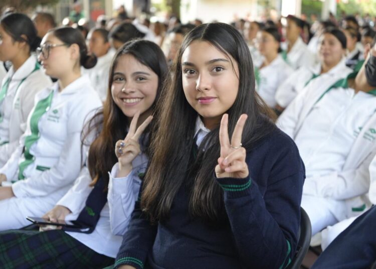 Michoacán garantizará acceso al bachillerato sin examen de admisión