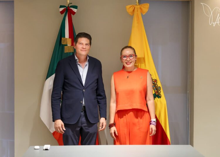Ofrece Alfonso Martínez ruta a Yarabí Ávila para saldar históricos adeudos de UMSNH