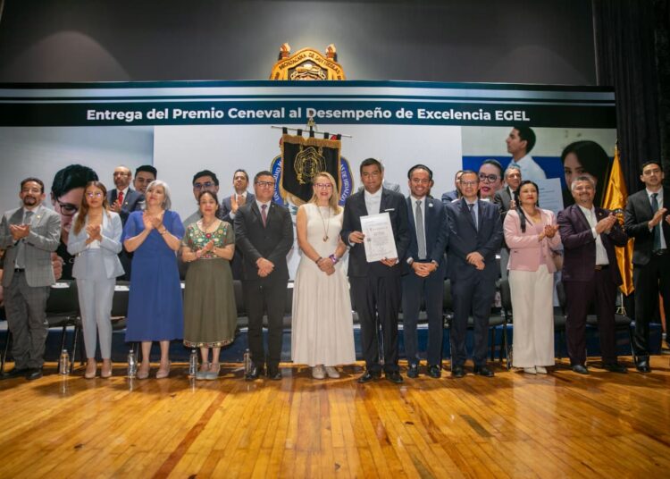Egresados nicolaitas altamente competitivos a nivel nacional; recibirán Premio a la Excelencia Egel