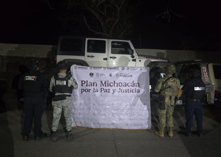 Aseguraron vehículos, armamento y equipo táctico en Acahuato, Michoacán