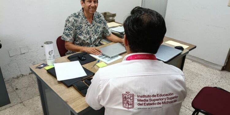 Gobierno estatal refuerza acompañamiento a planteles educativos de Lázaro Cárdenas