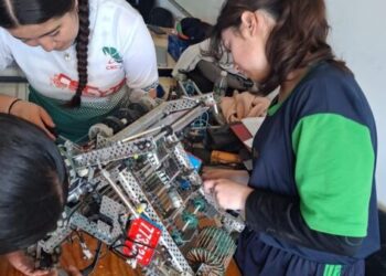 Jóvenes del Cecytem llevarán su talento al Mundial de Robótica en EE.UU.