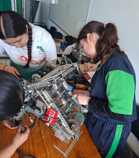 Jóvenes del Cecytem llevarán su talento al Mundial de Robótica en EE.UU.
