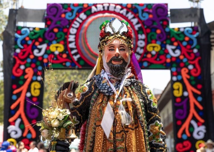 Música, color y tradición: Así se vivió el espectacular desfile del Tianguis Domingo de Ramos
