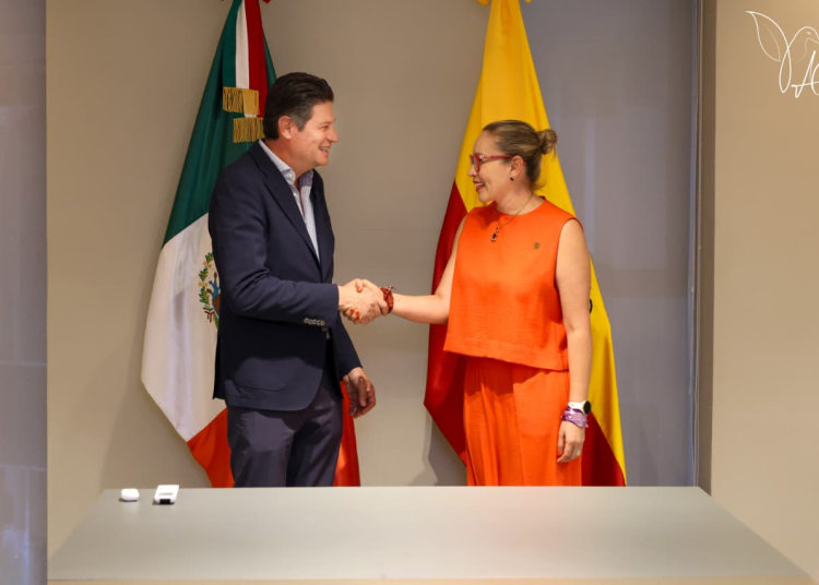 OFRECE ALFONSO MARTÍNEZ RUTA A YARABÍ ÁVILA PARA SALDAR HISTÓRICOS ADEUDOS DE UMSNH