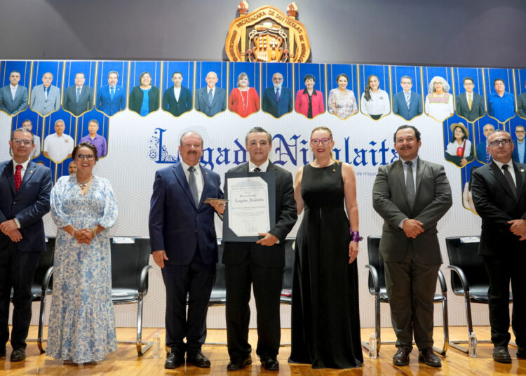 Defender la autonomía universitaria es un deber: Erik Avilés; Yarabí Ávila entrega reconocimiento “Legado Nicolaita”