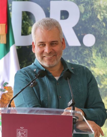 Rehabilitación de carretera de Nuevo Urecho impulsará al sector agropecuario: Bedolla