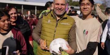 Disponibles 48 canchas de fútbol 7 para el Mundialito Escolar en Michoacán: Bedolla