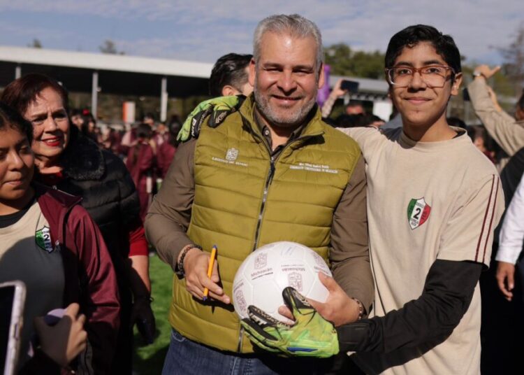 Disponibles 48 canchas de fútbol 7 para el Mundialito Escolar en Michoacán: Bedolla
