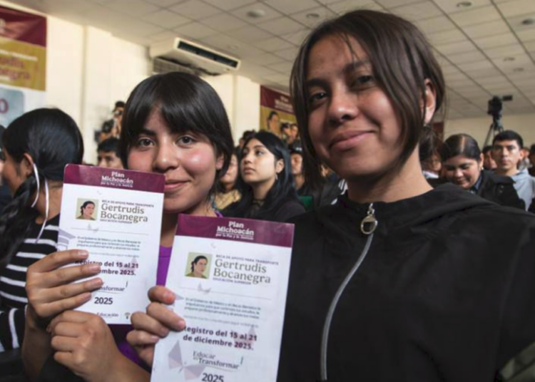 El número de estudiantes beneficiados con becas en México registró un incremento de 710.5%
