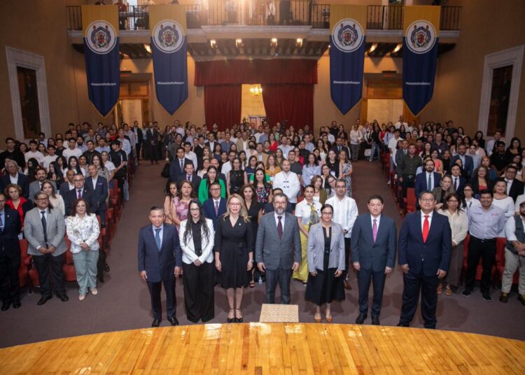 Universidades, vitales en el fortalecimiento de la democracia mexicana; Gilberto Bátiz y Yarabí Ávila inaugurán seminario
