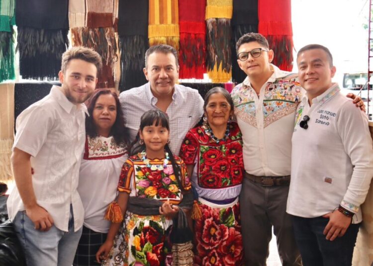 ¡Llévate a mamá al concierto de “El Buki” comprando artesanía michoacana!