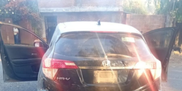 Localizan 3 cuerpos sin vida dentro de una camioneta en Erongarícuaro