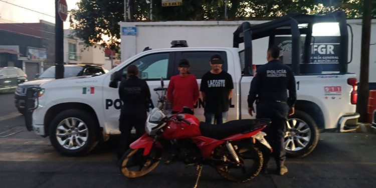 Detiene a tres por portar armas y droga en Uruapan