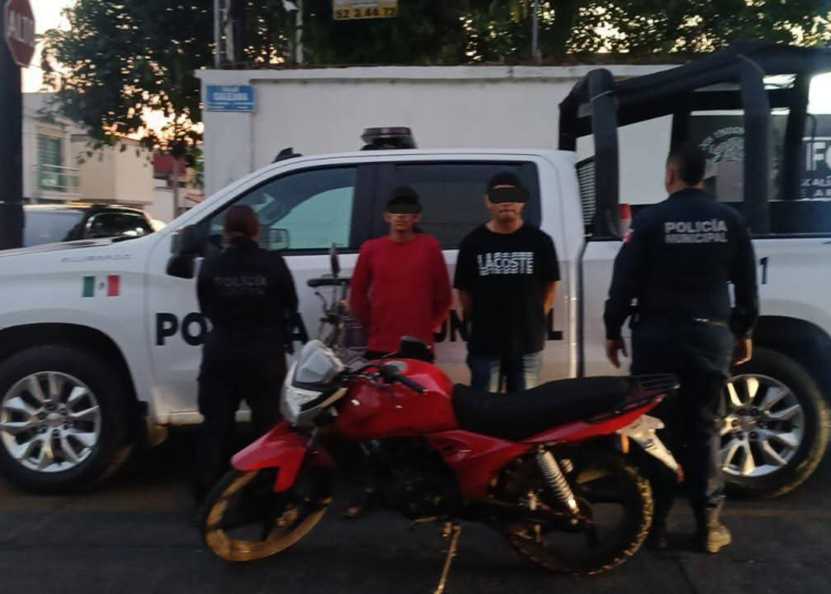 Detiene a tres por portar armas y droga en Uruapan