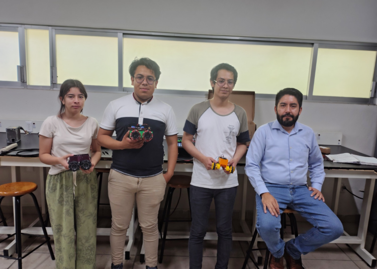NICOLAITAS DESTACADOS EN ROBÓTICA CON MIRAS A PARTICIPAR EN LA COPA FUTBOT MX 2026