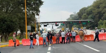 SSP desaloja a comuneros que bloquen caseta en Zirahuén