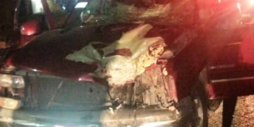 Motociclista fallece al chocar con camioneta
