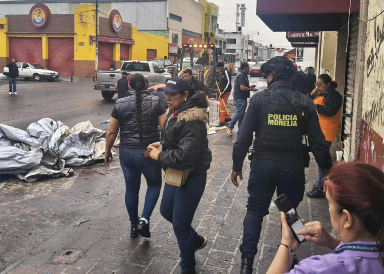 Desalojan a ambulantes en el mercado Independencia en Morelia