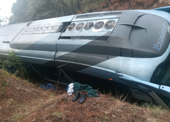 Autobús se accidenta rumbo a Zitácuaro