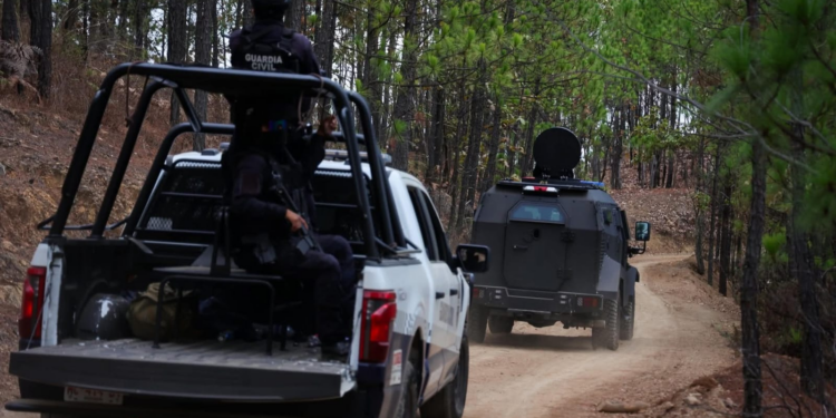 Guardia Civil vigila zona de alto peligro en Etúcuaro
