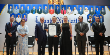 DEFENDER LA AUTONOMÍA UNIVERSITARIA ES UN DEBER: ERIK AVILÉS; YARABÍ ÁVILA ENTREGA RECONOCIMIENTO LEGADO NICOLAITA