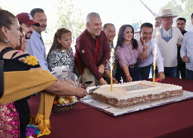 A un año de su apertura, mercado de Pátzcuaro es pilar turístico y comercial de la región: Bedolla